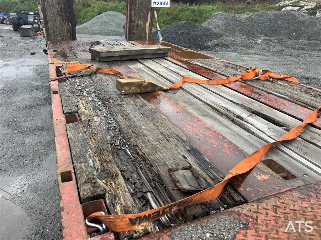 Damm 3 axle machine trailer w/ hydraulic driving bridge