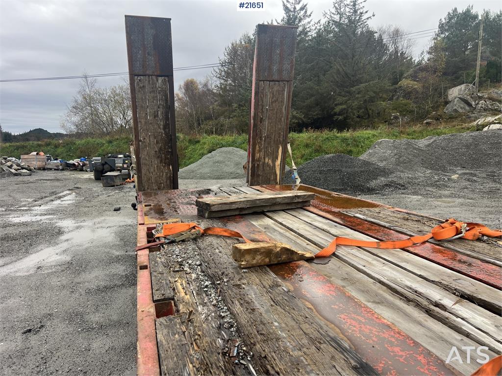 Damm 3 axle machine trailer w/ hydraulic driving bridge