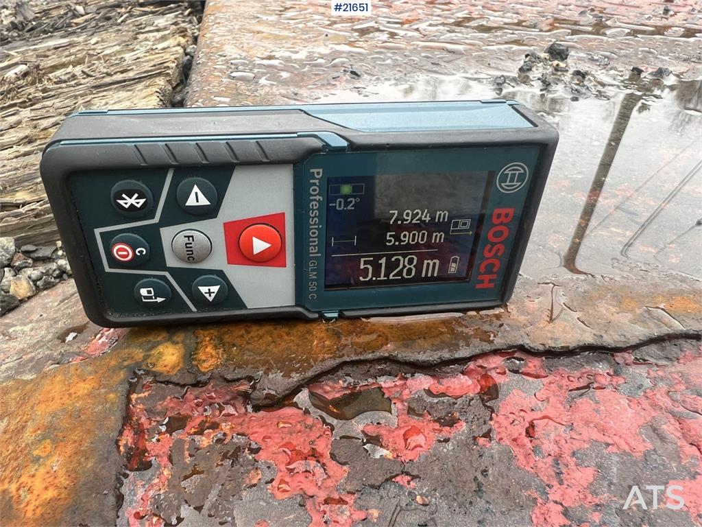 Damm 3 axle machine trailer w/ hydraulic driving bridge