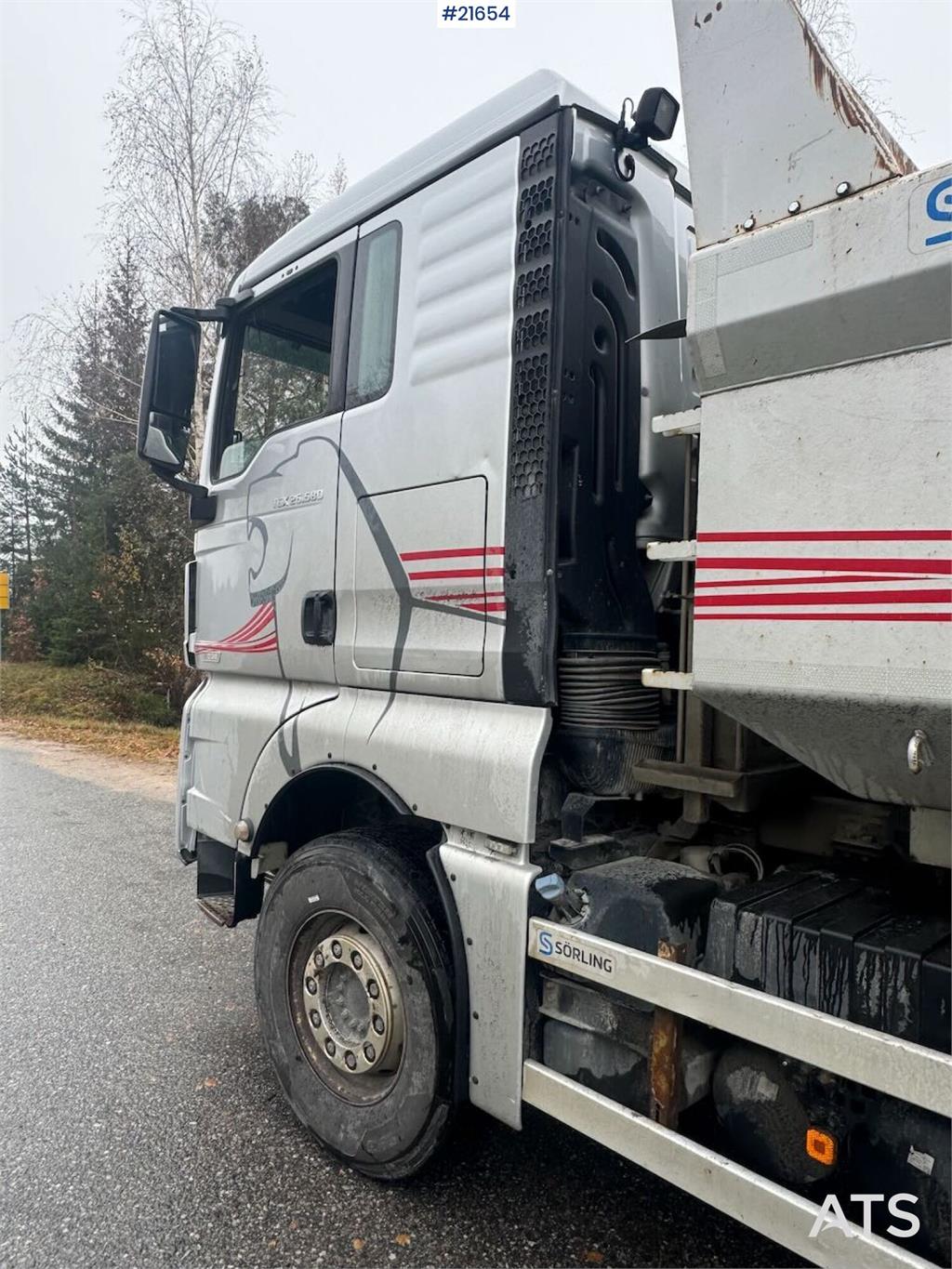 MAN TGX 26.580 6x4 – Tipper truck with snowplow setup