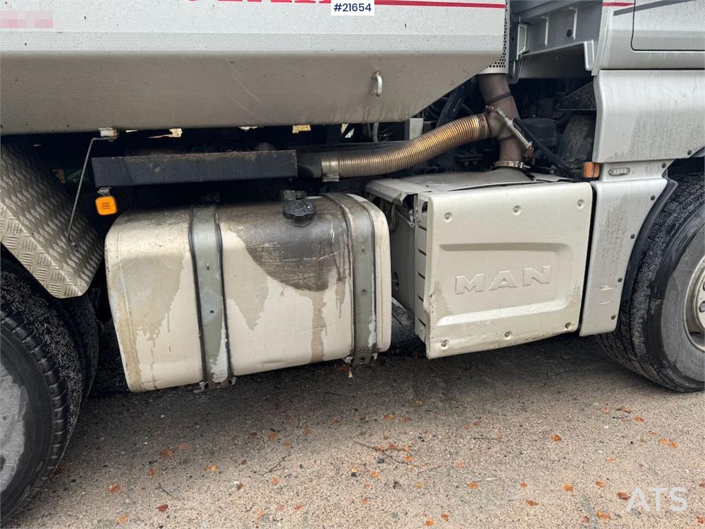 MAN TGX 26.580 6x4 – Tipper truck with snowplow setup