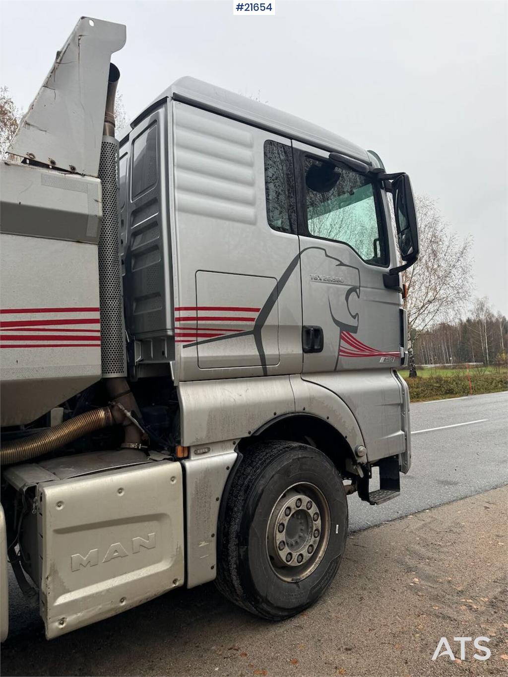 MAN TGX 26.580 6x4 – Tipper truck with snowplow setup