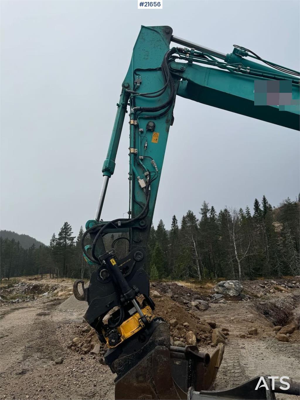 Kobelco SK230SRLC-5 Tracked Excavator w/ Tilt, Bucket and