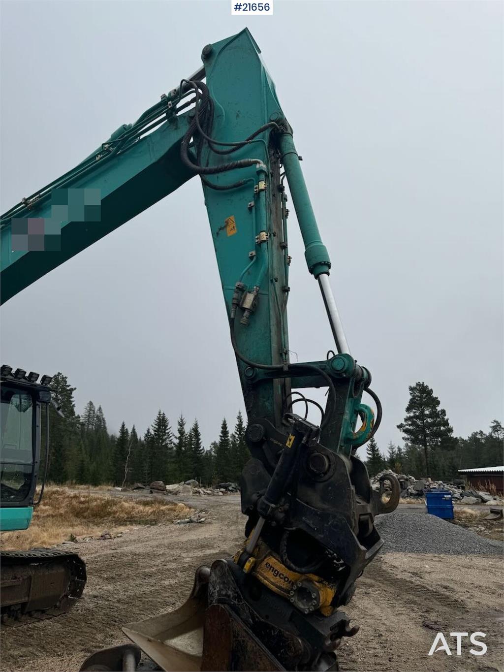 Kobelco SK230SRLC-5 Tracked Excavator w/ Tilt, Bucket and