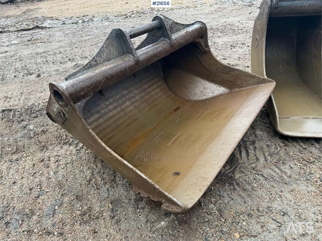 Kobelco SK230SRLC-5 Tracked Excavator w/ Tilt, Bucket and