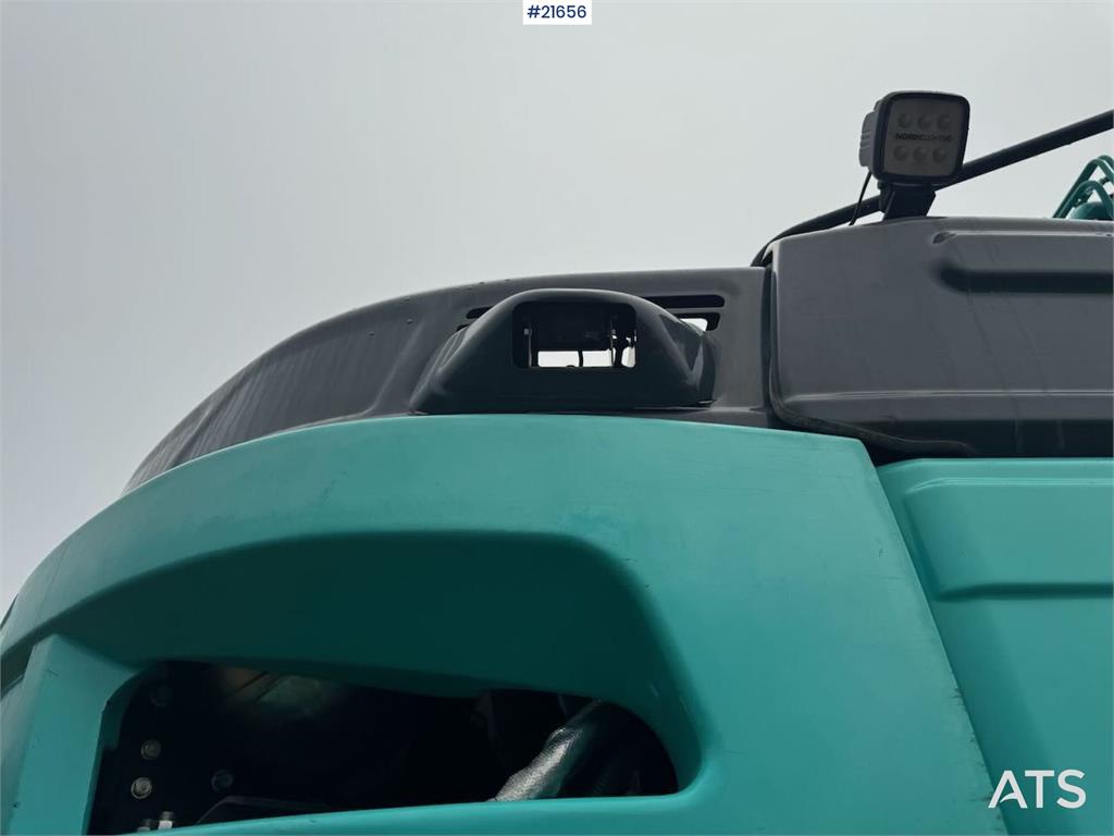 Kobelco SK230SRLC-5 Tracked Excavator w/ Tilt, Bucket and