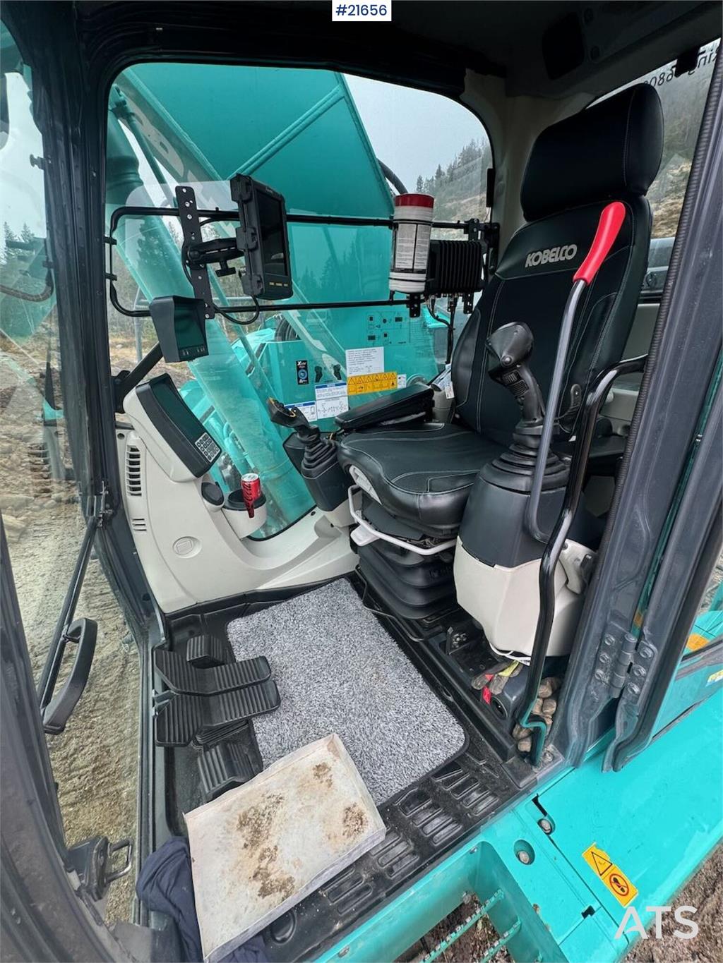 Kobelco SK230SRLC-5 Tracked Excavator w/ Tilt, Bucket and