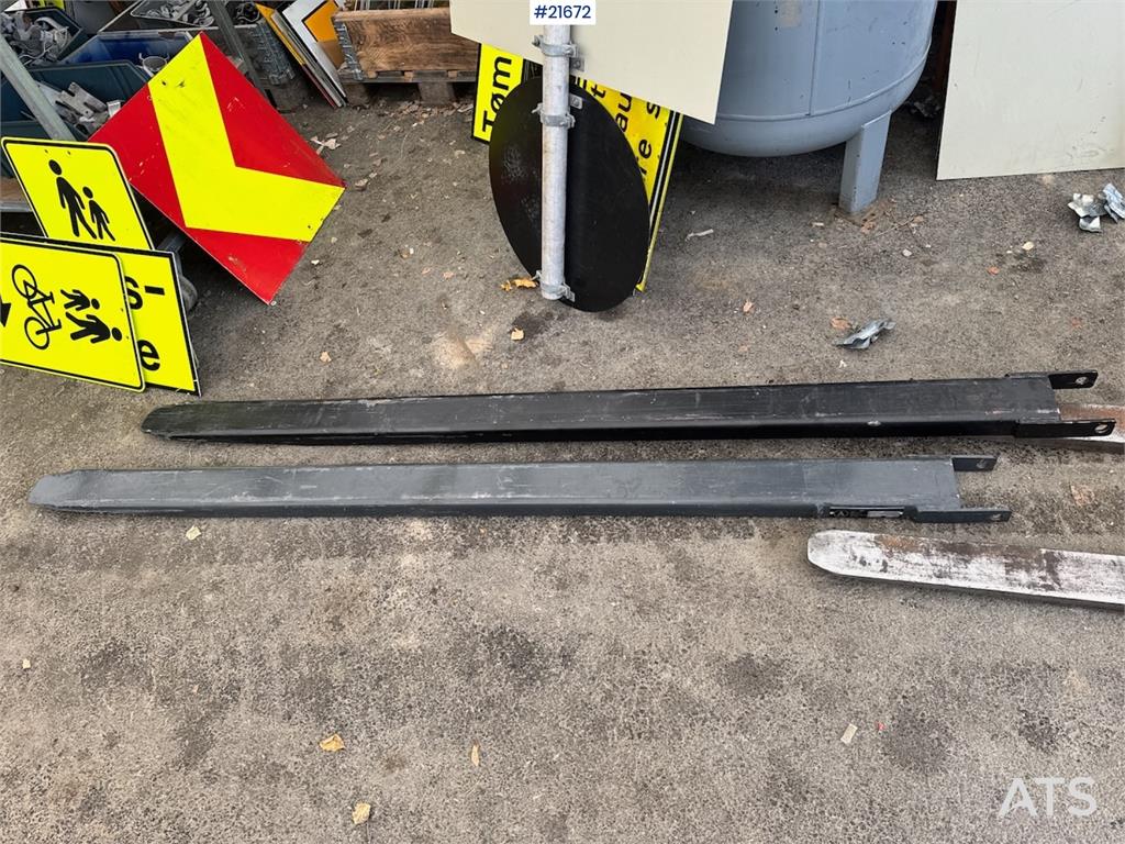 Linde E16 EL Truck w/extensions.