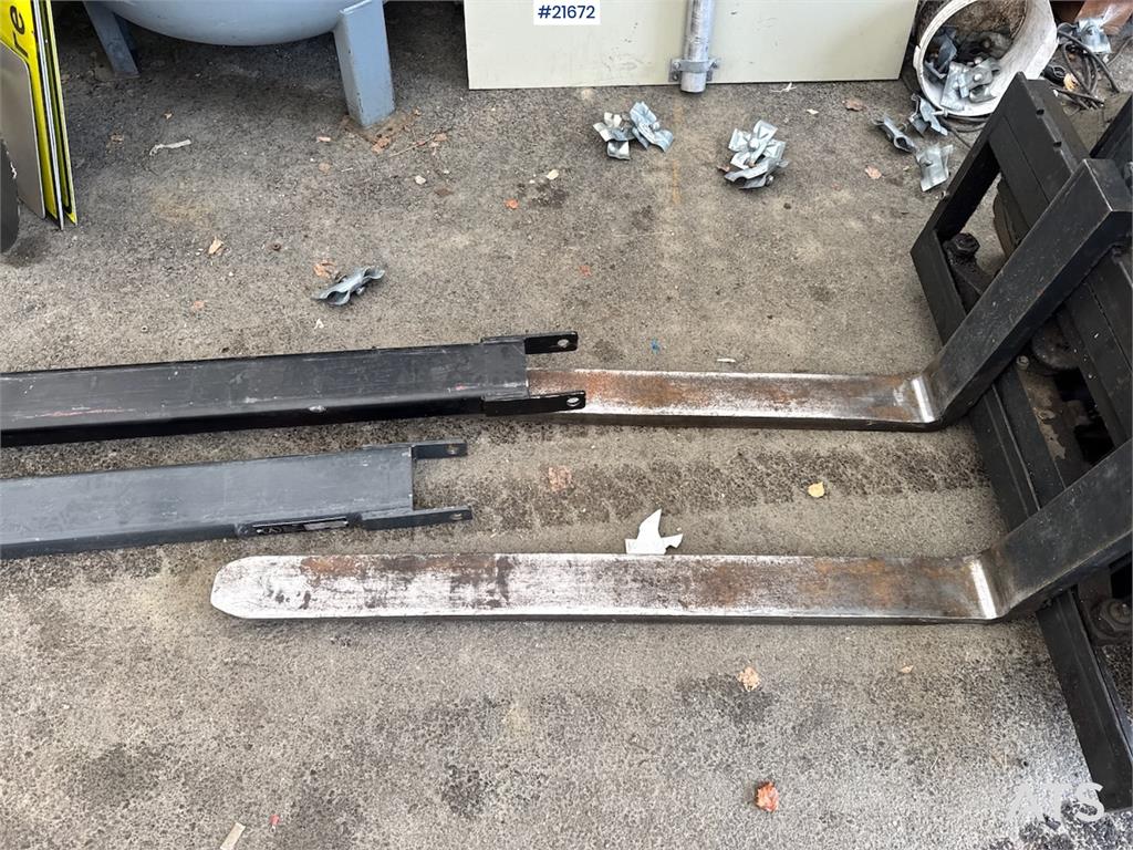 Linde E16 EL Truck w/extensions.