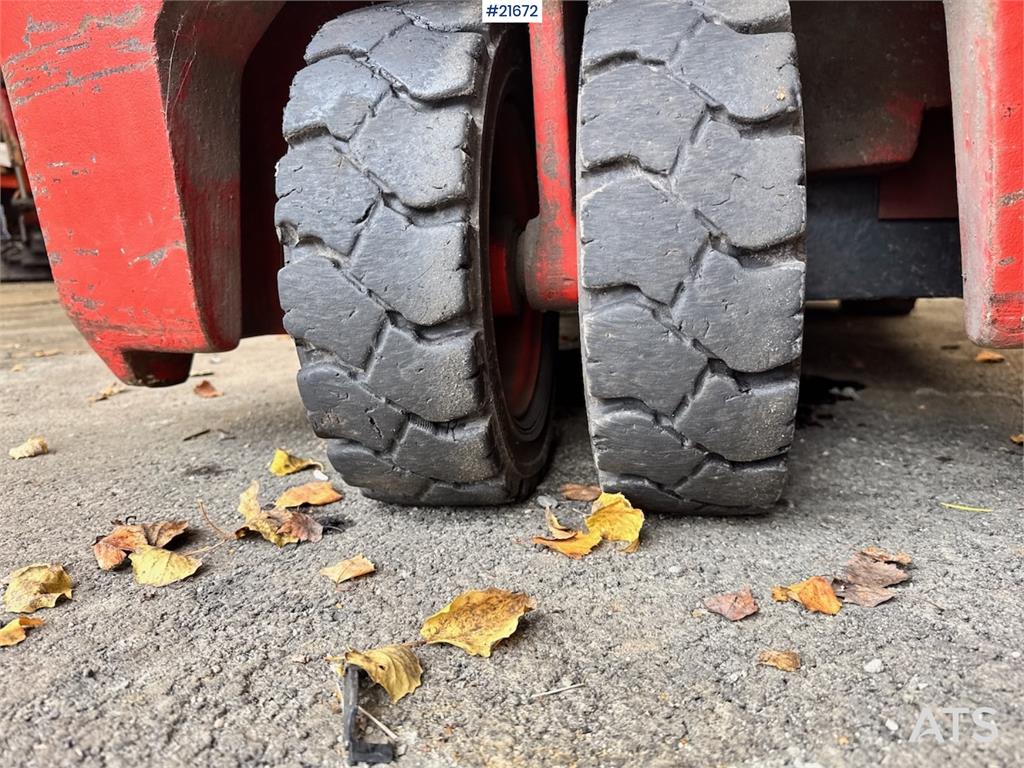 Linde E16 EL Truck w/extensions.