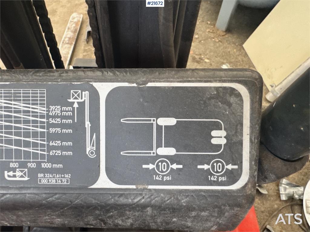 Linde E16 EL Truck w/extensions.