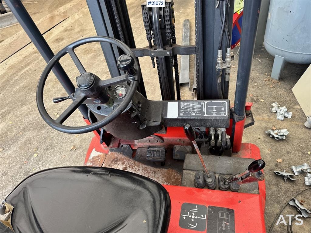 Linde E16 EL Truck w/extensions.