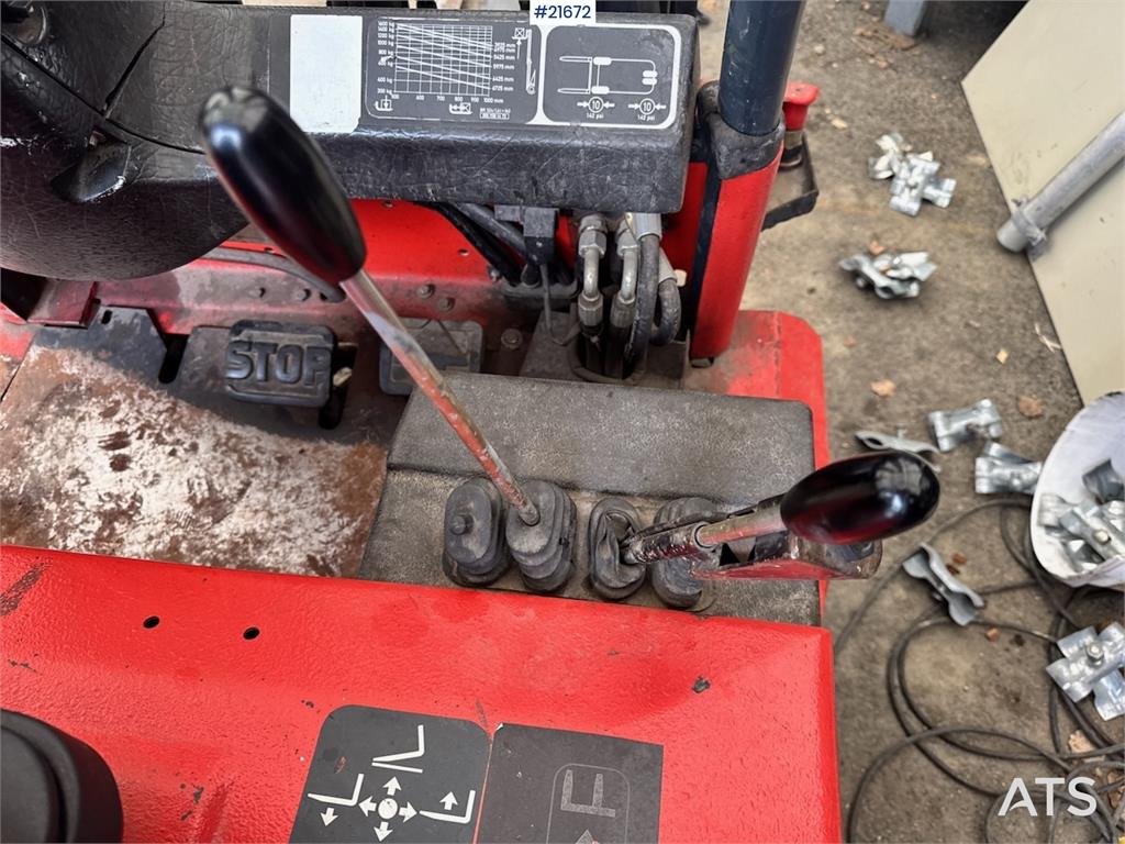 Linde E16 EL Truck w/extensions.