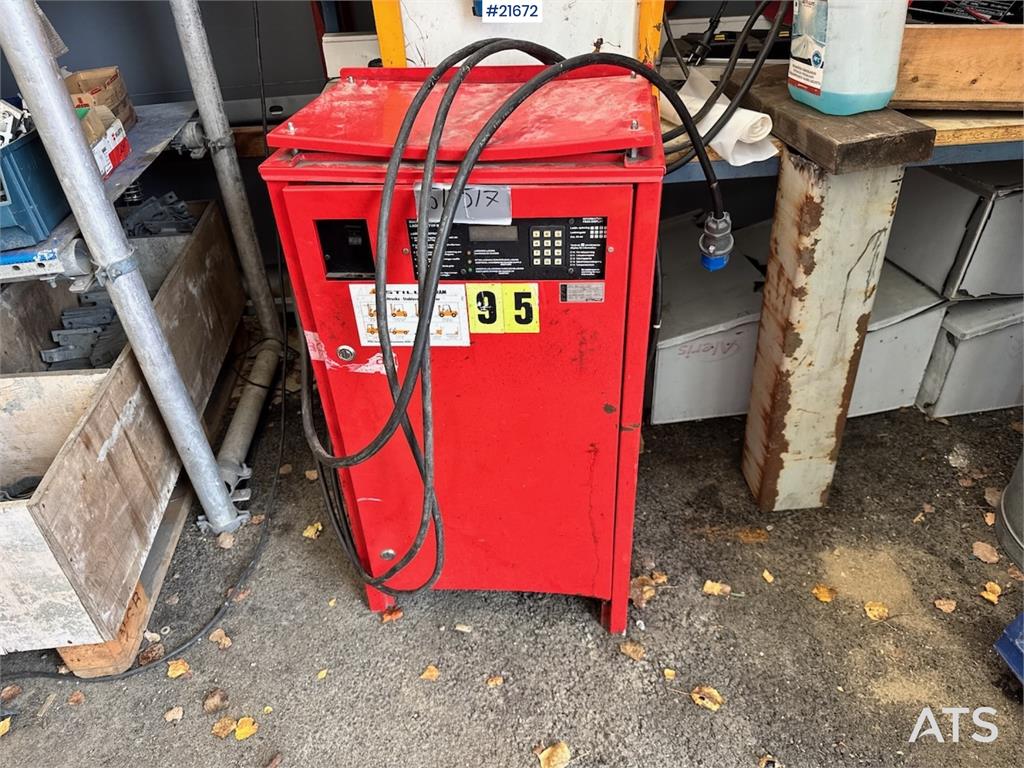 Linde E16 EL Truck w/extensions.