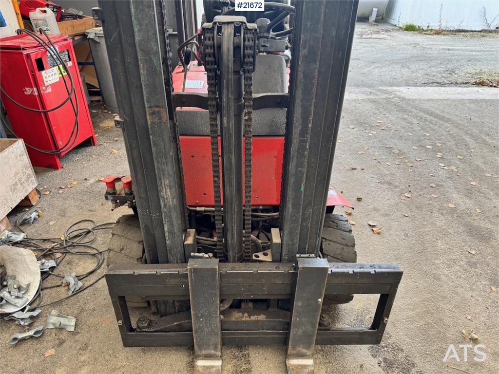 Linde E16 EL Truck w/extensions.