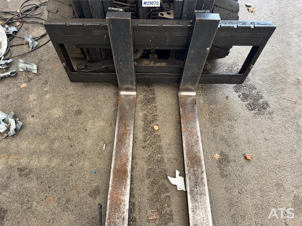 Linde E16 EL Truck w/extensions.