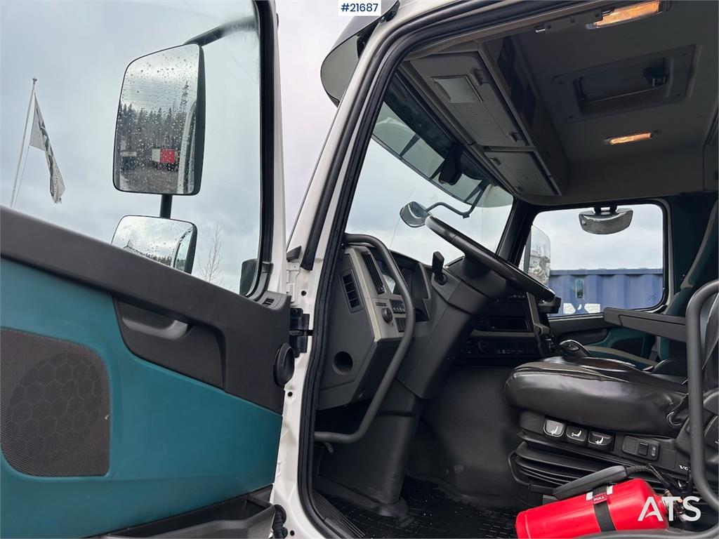 Volvo FM450 Crane Truck w/ 21 t/m HMF crane and Lift. 19