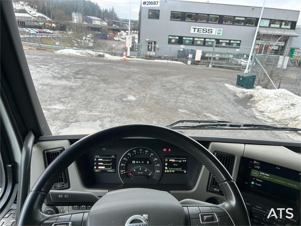 Volvo FM450 Crane Truck w/ 21 t/m HMF crane and Lift. 19