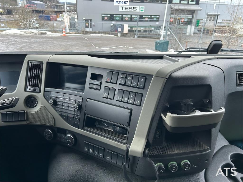 Volvo FM450 Crane Truck w/ 21 t/m HMF crane and Lift. 19