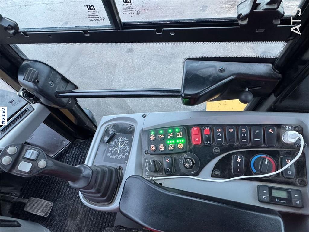 CAT 918M wheel loader w/ grading bucket, flap wing buc