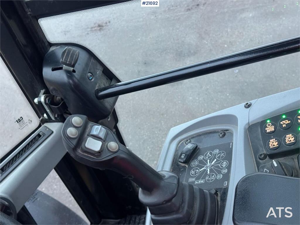 CAT 918M wheel loader w/ grading bucket, flap wing buc