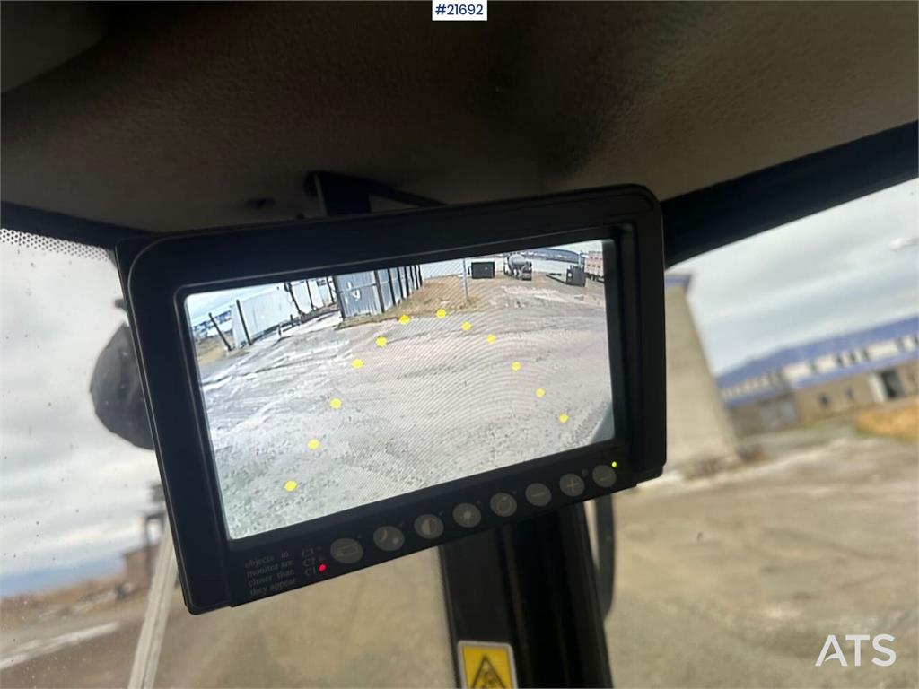 CAT 918M wheel loader w/ grading bucket, flap wing buc