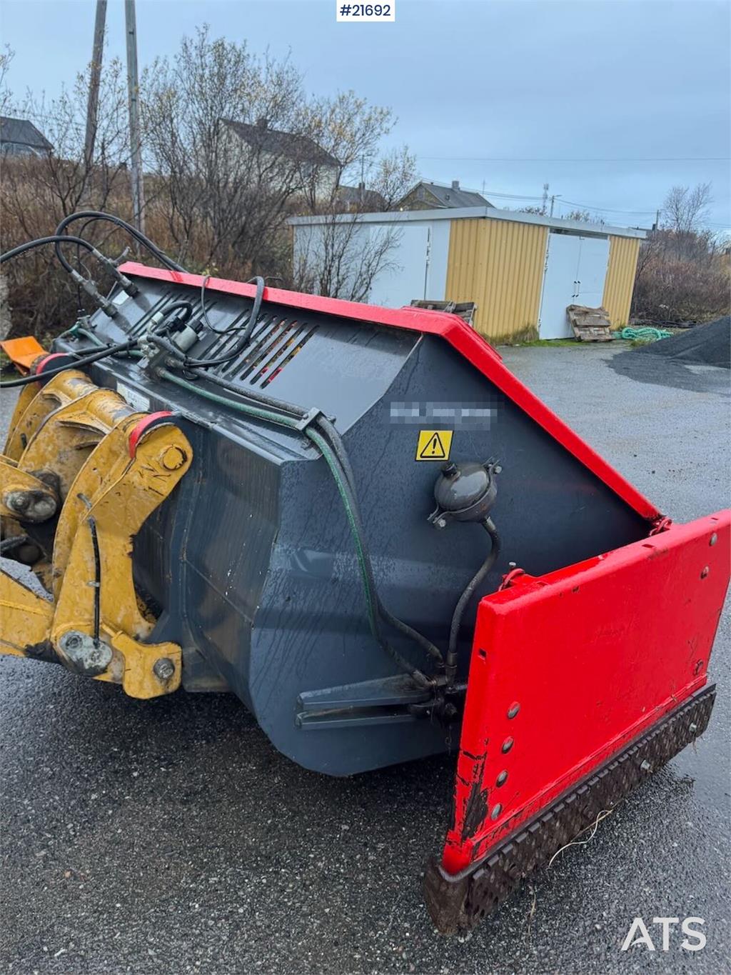 CAT 918M wheel loader w/ grading bucket, flap wing buc