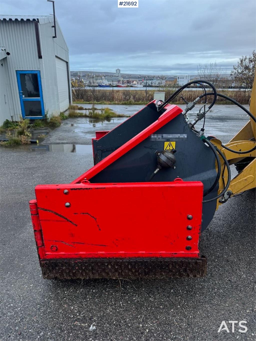 CAT 918M wheel loader w/ grading bucket, flap wing buc