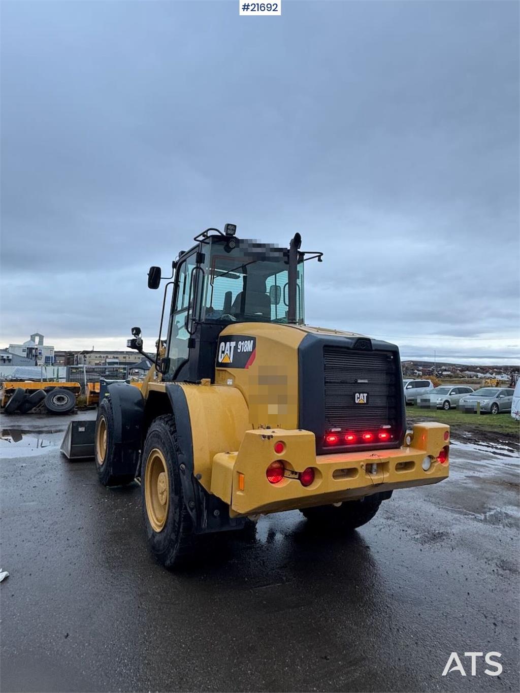 CAT 918M wheel loader w/ grading bucket, flap wing buc