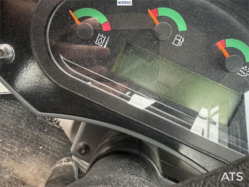 CAT 918M wheel loader w/ grading bucket, flap wing buc