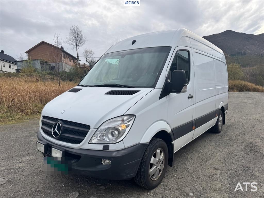 Mercedes-Benz Sprinter 316 w/ Lift