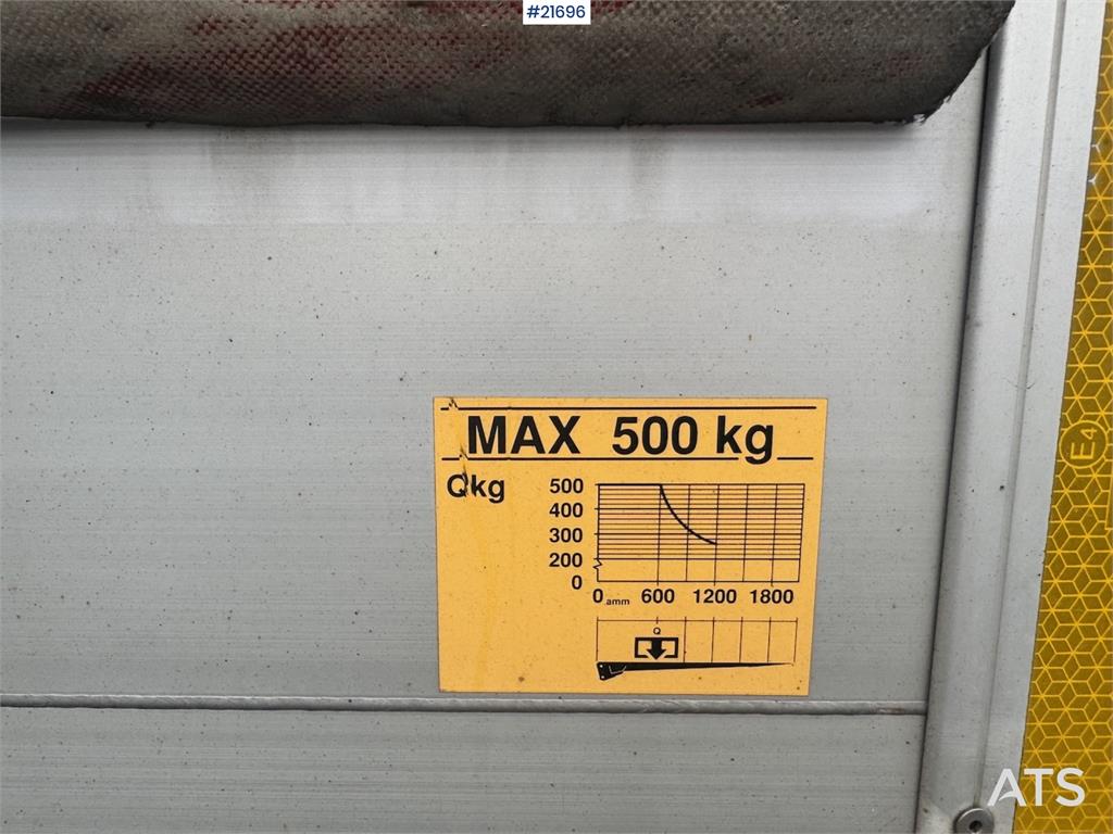 Mercedes-Benz Sprinter 316 w/ Lift