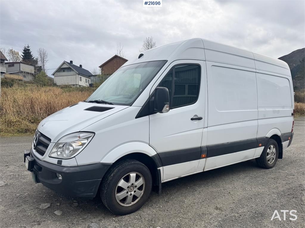 Mercedes-Benz Sprinter 316 w/ Lift