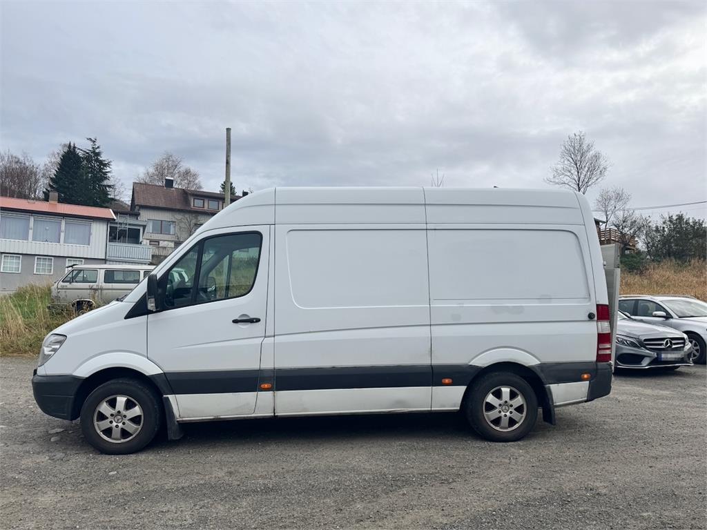 Mercedes-Benz Sprinter 316 w/ Lift
