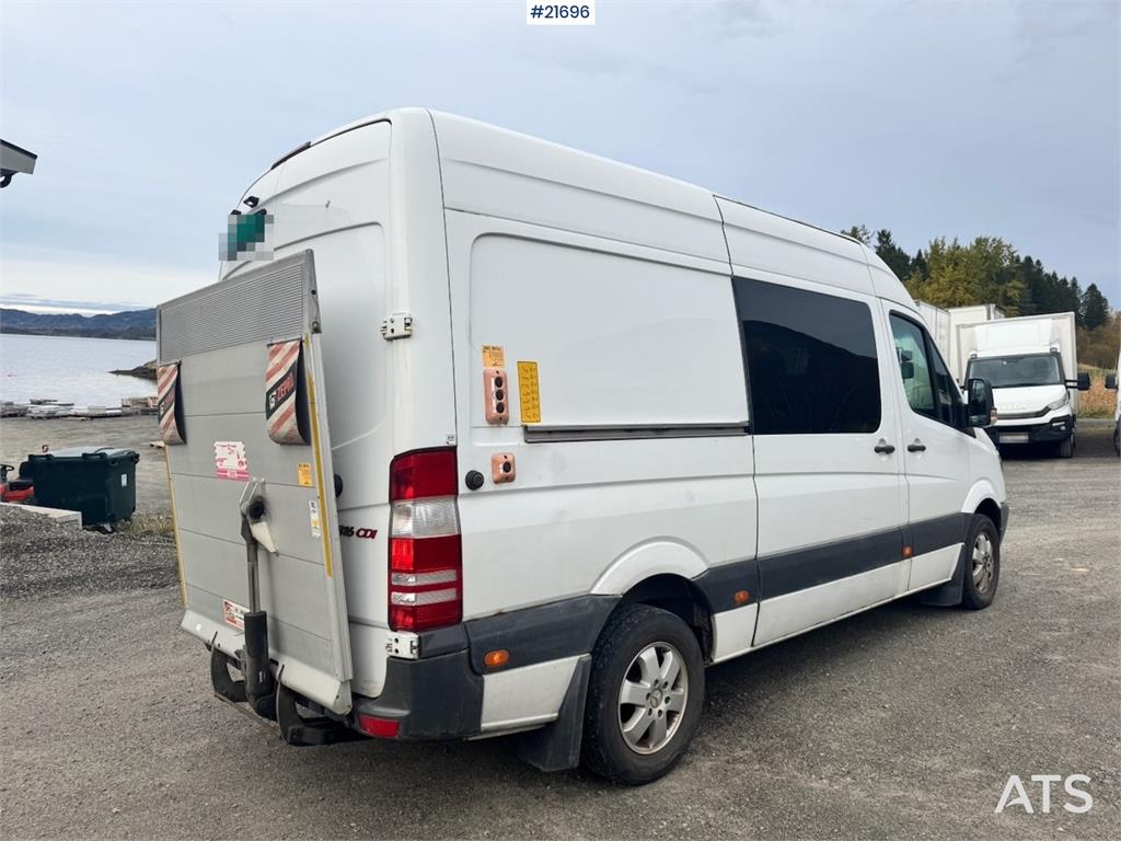 Mercedes-Benz Sprinter 316 w/ Lift
