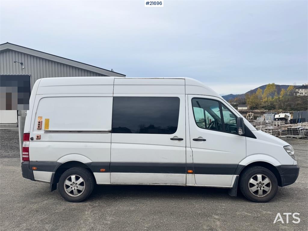 Mercedes-Benz Sprinter 316 w/ Lift