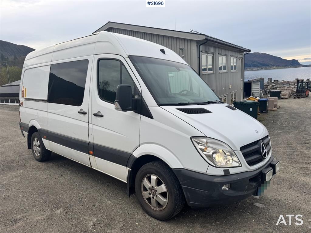 Mercedes-Benz Sprinter 316 w/ Lift