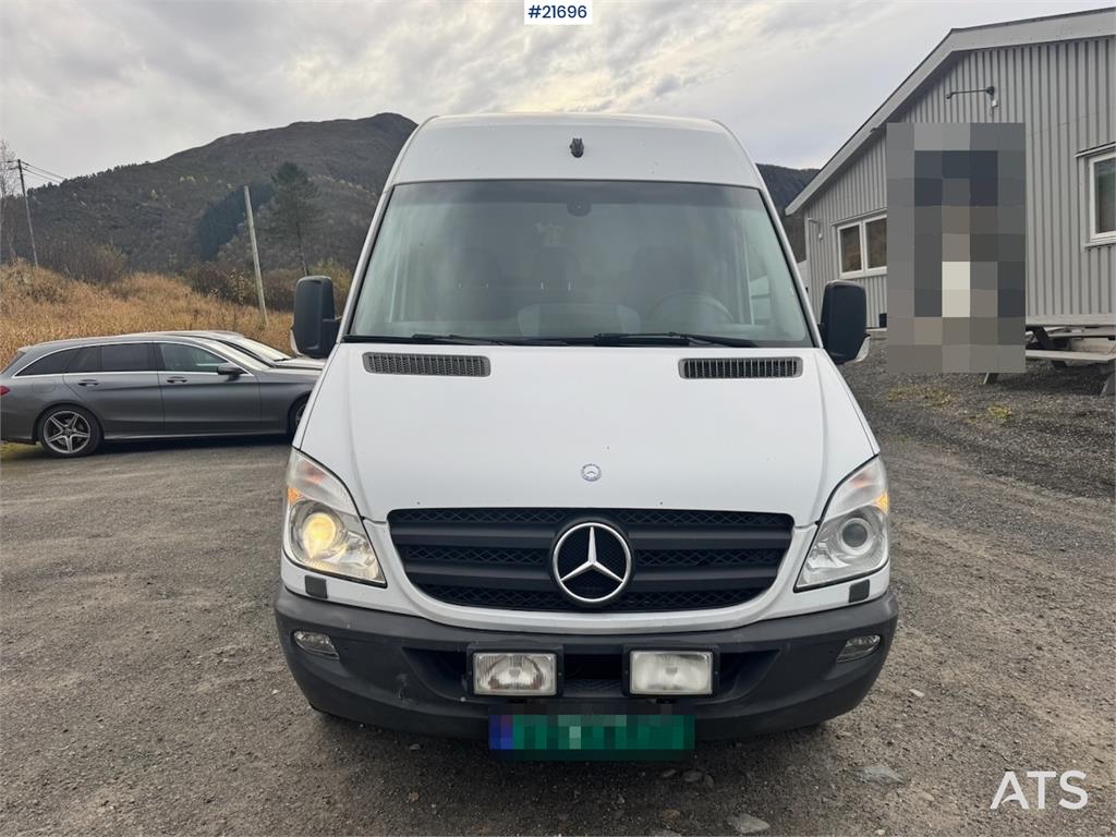 Mercedes-Benz Sprinter 316 w/ Lift