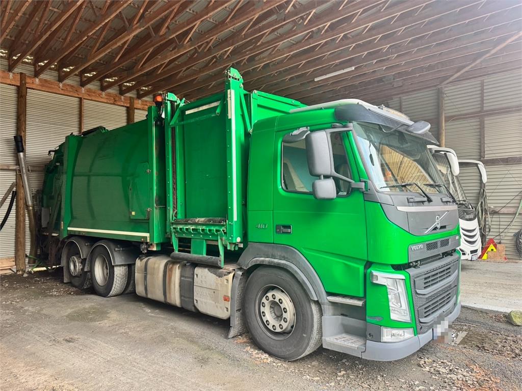 Volvo FM410 2-Chamber Refuse Truck.