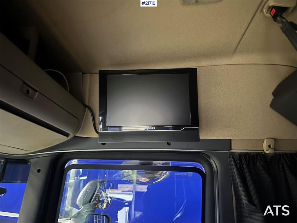 Scania R560 brøyterigget krokbil m / 20 T krok og kasse.