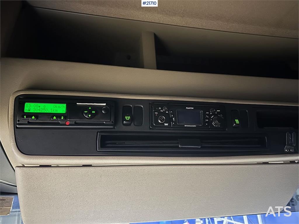 Scania R560 brøyterigget krokbil m / 20 T krok og kasse.