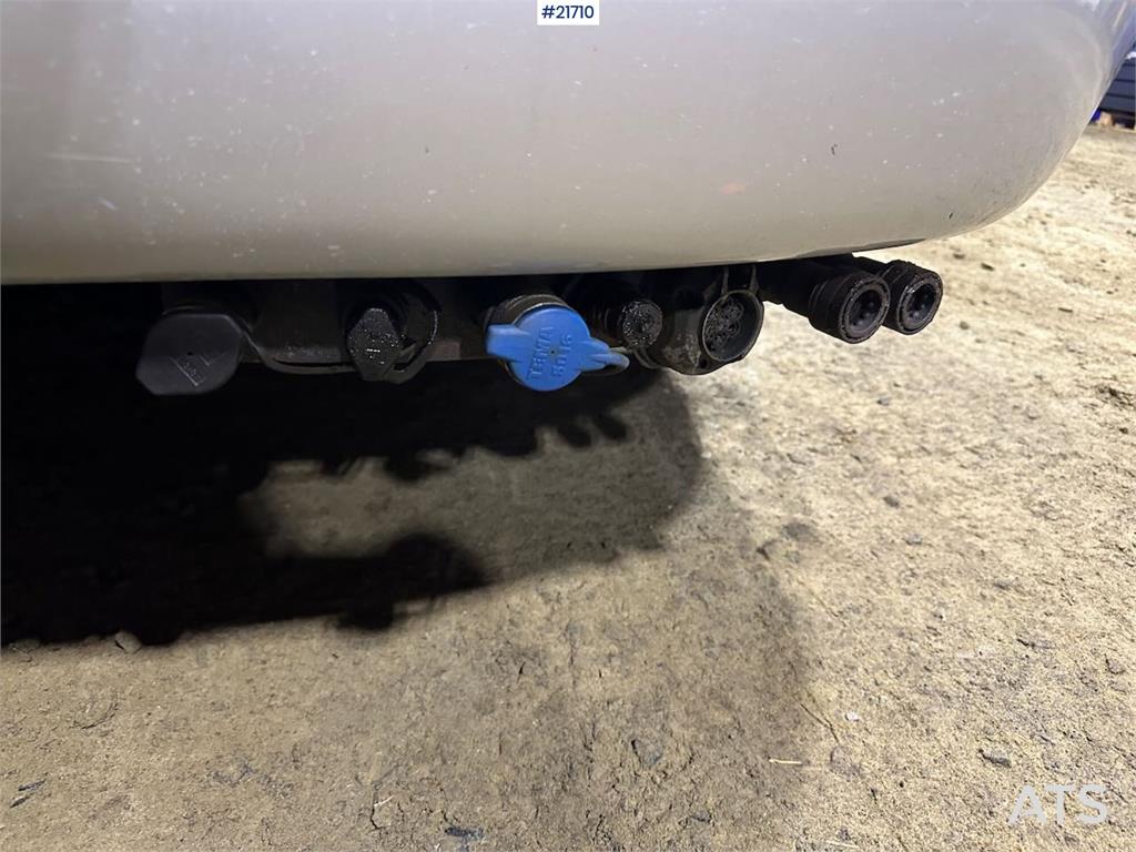 Scania R560 brøyterigget krokbil m / 20 T krok og kasse.