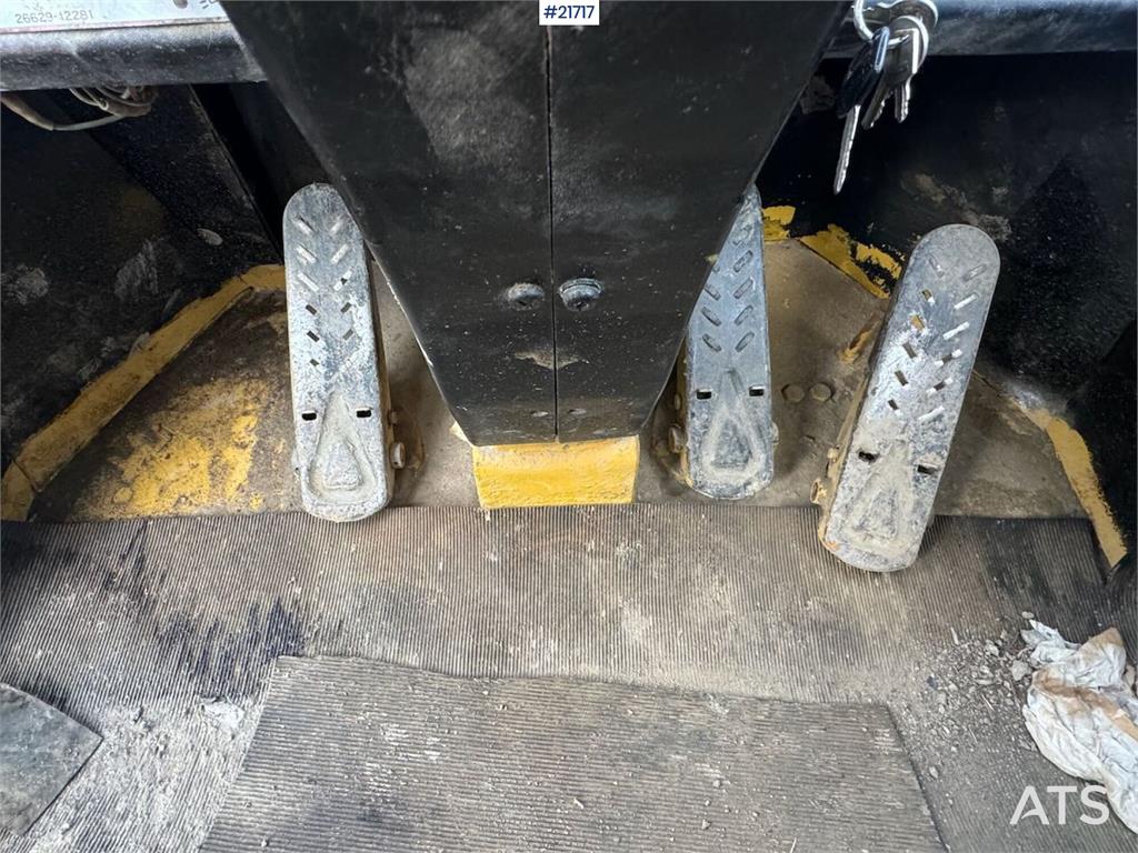 TCM 870 Wheel Loader w/ Bucket