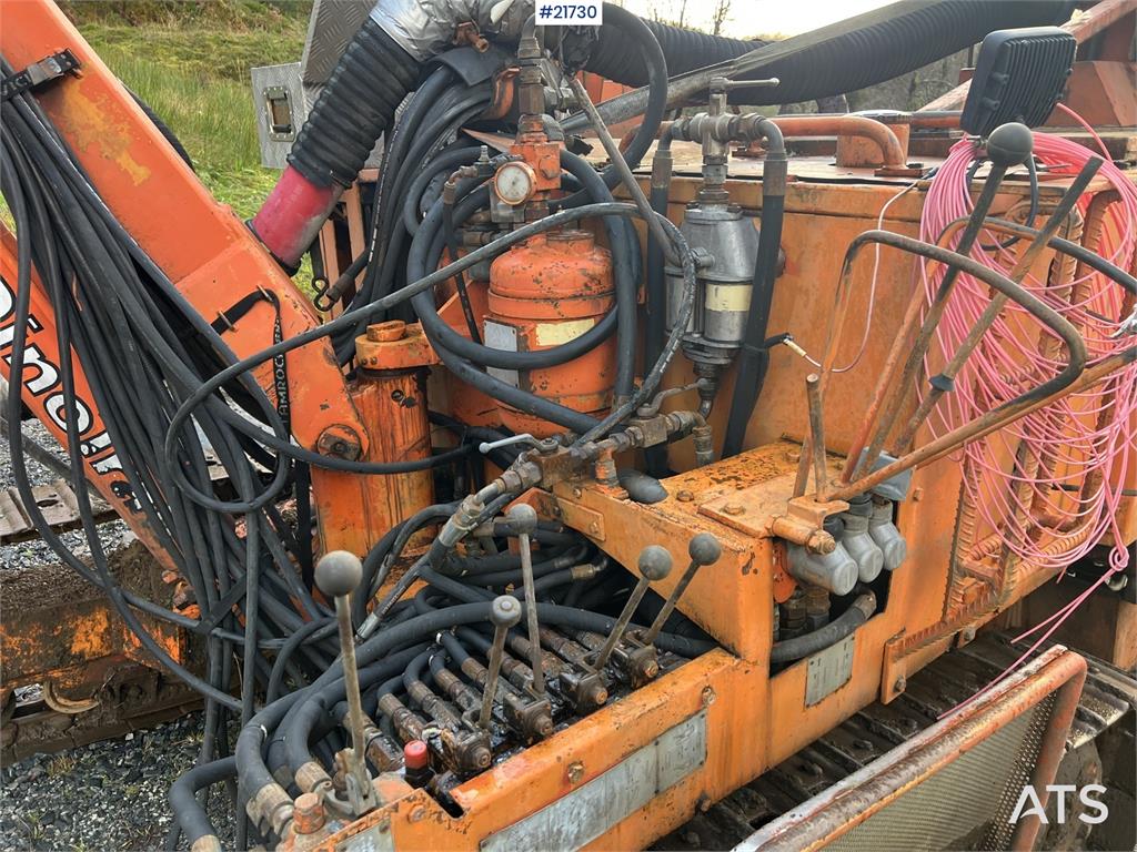 Tamrock DHA400 Drilling rig w/ CPR 438L hammer