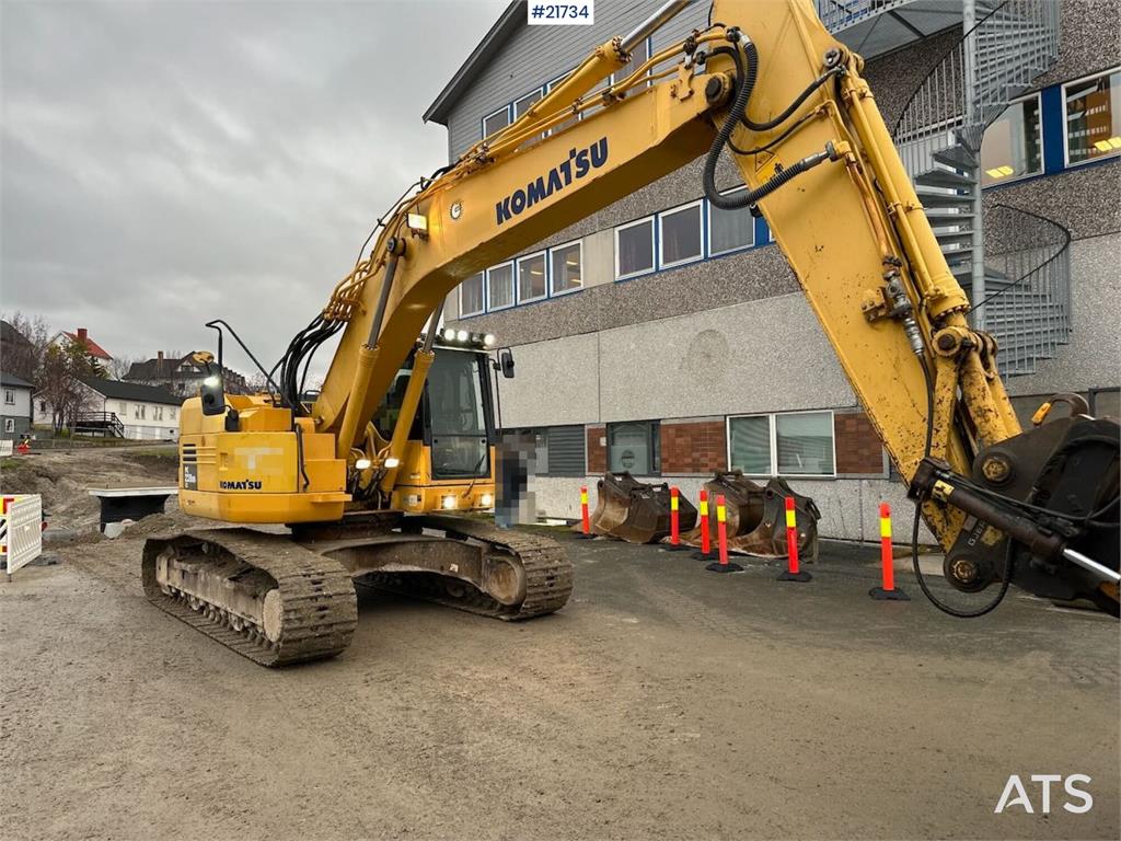 Komatsu PC228USLC-8 excavator w/ 3 buckets and tiltrotator