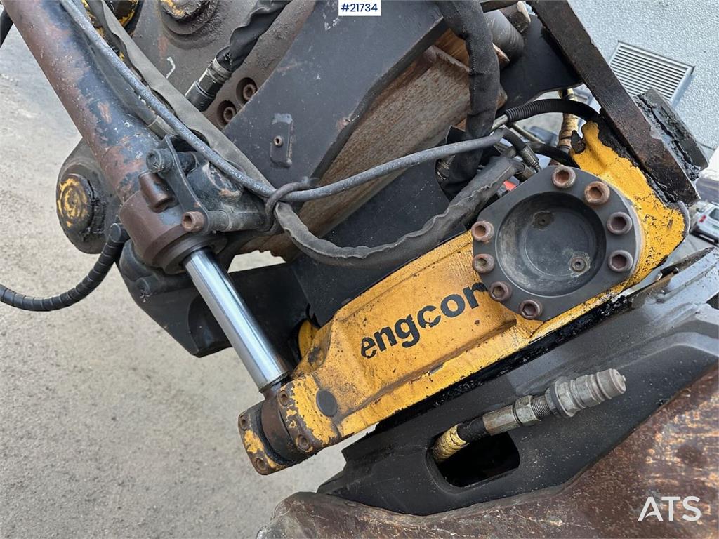 Komatsu PC228USLC-8 excavator w/ 3 buckets and tiltrotator