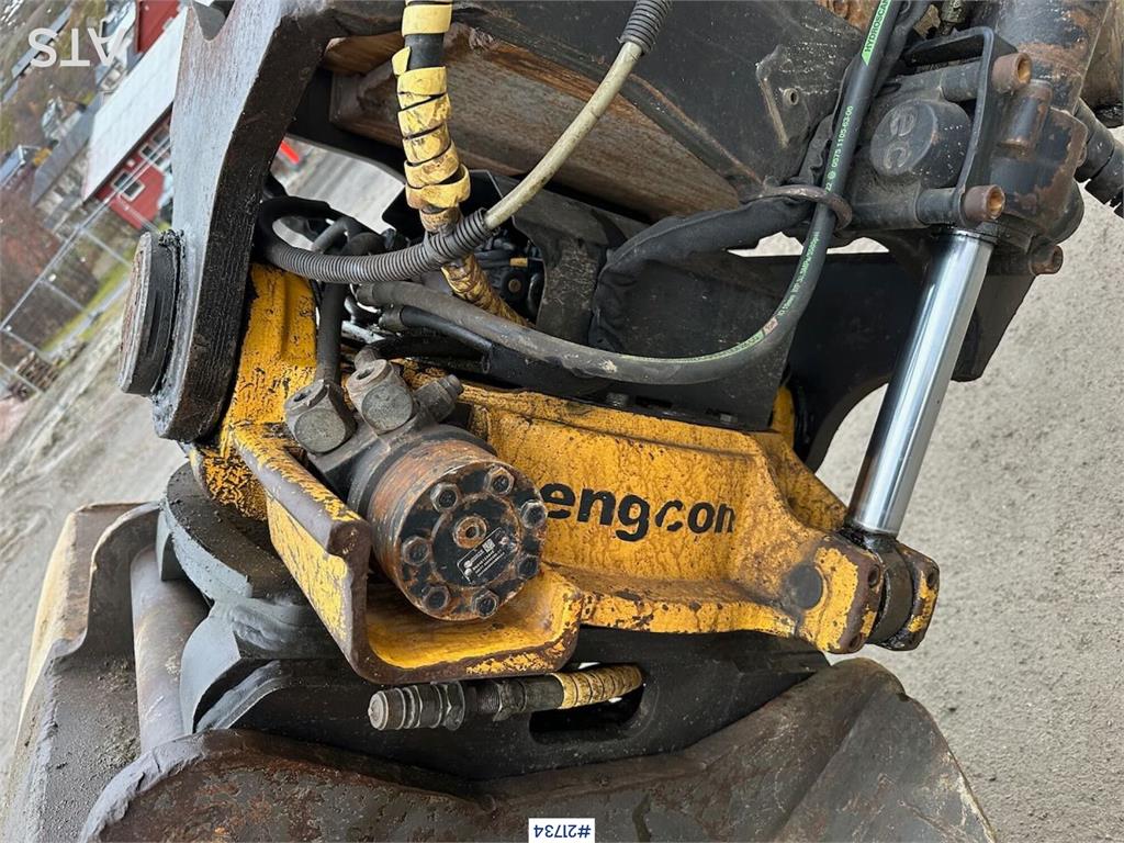 Komatsu PC228USLC-8 excavator w/ 3 buckets and tiltrotator