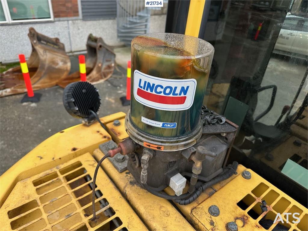 Komatsu PC228USLC-8 excavator w/ 3 buckets and tiltrotator