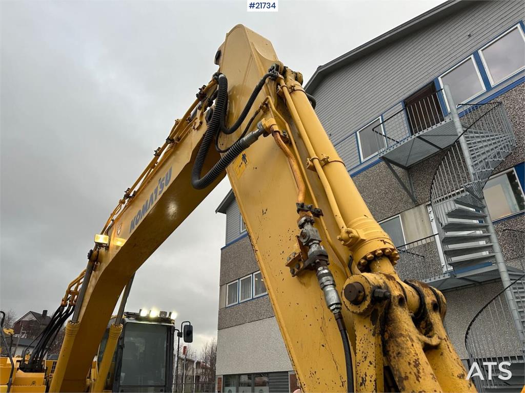 Komatsu PC228USLC-8 excavator w/ 3 buckets and tiltrotator