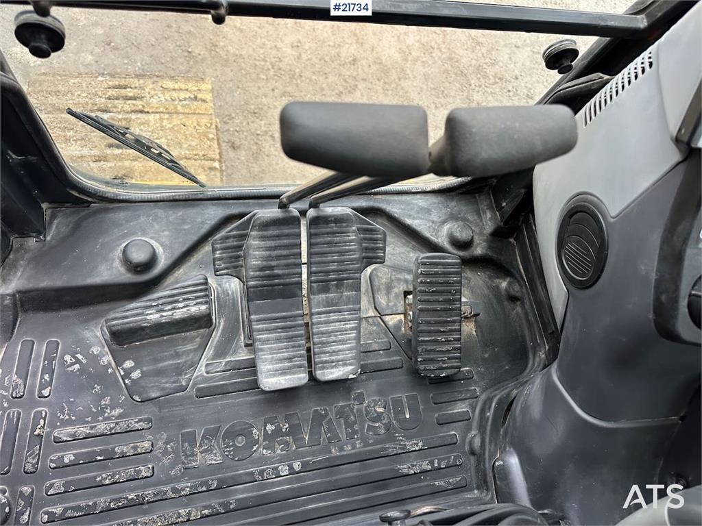 Komatsu PC228USLC-8 excavator w/ 3 buckets and tiltrotator